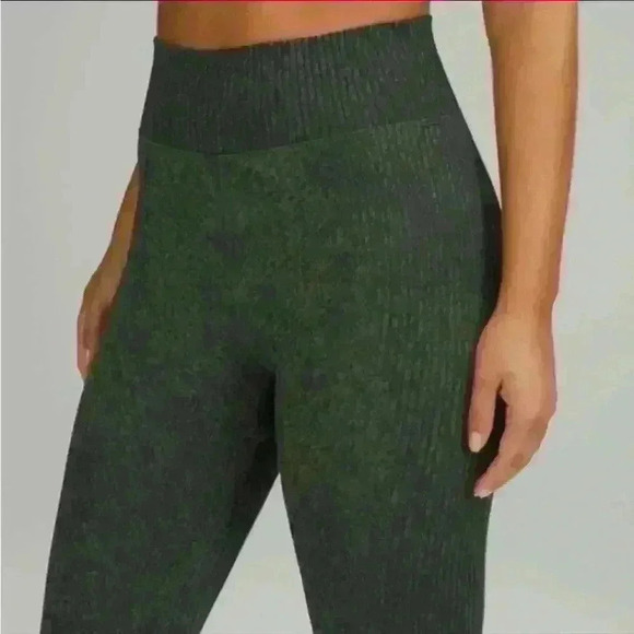 Lululemon Ebb to Train Super-High-Rise Tight - Pattern Mix Rainforest Green - Picture 1 of 5